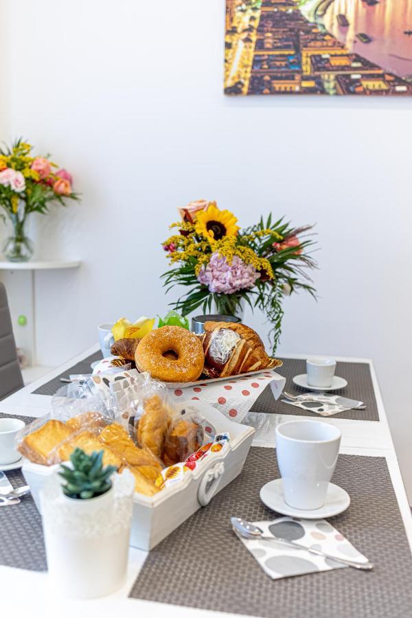 White Gold Bed & Breakfast Наполи Екстериор снимка