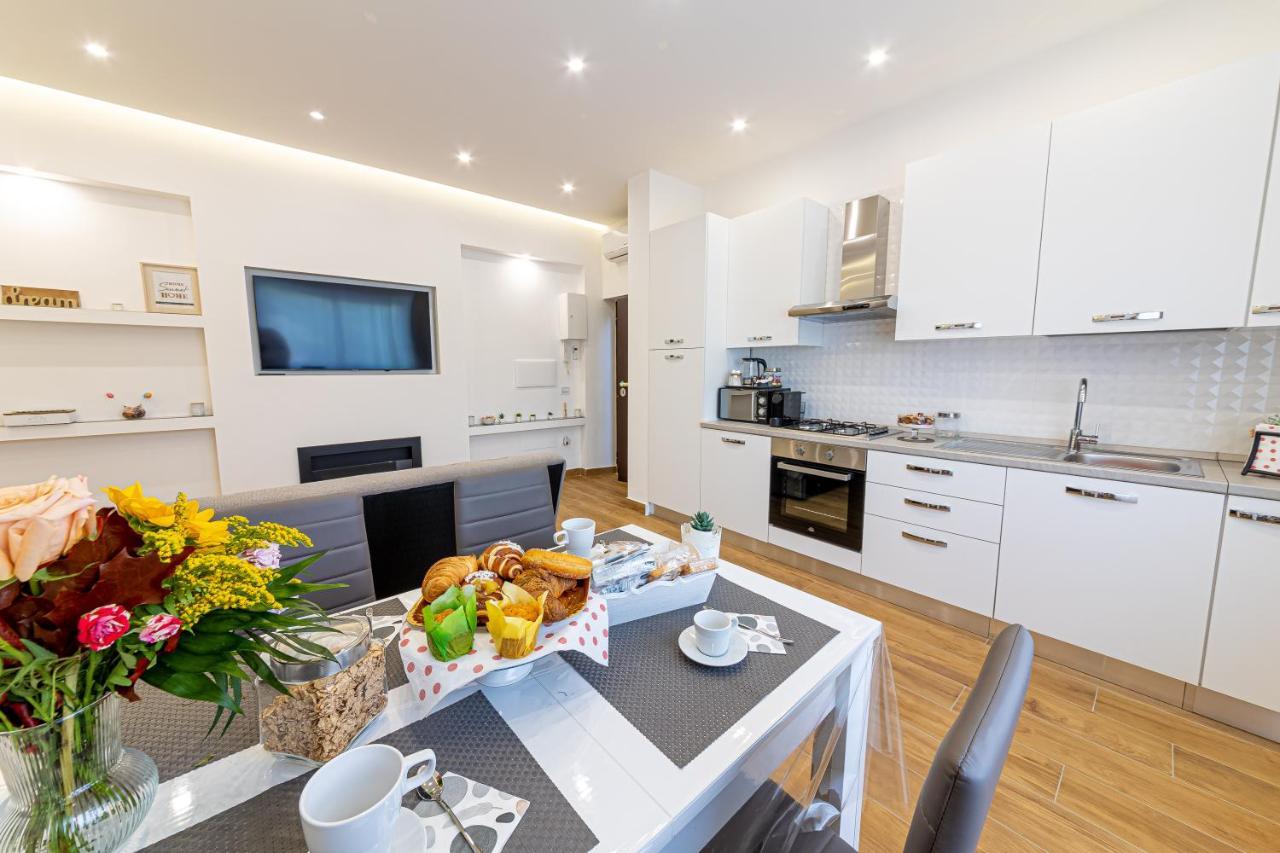 White Gold Bed & Breakfast Наполи Екстериор снимка
