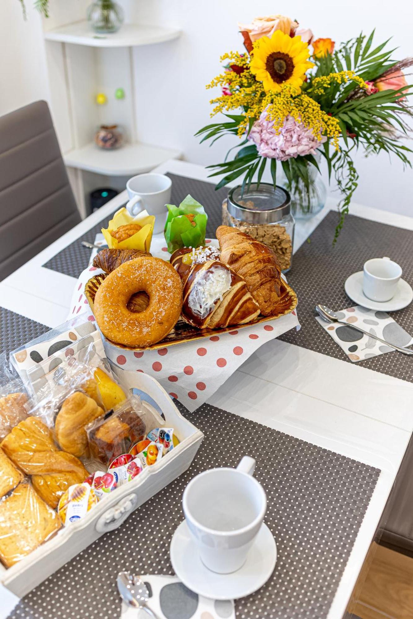 White Gold Bed & Breakfast Наполи Екстериор снимка